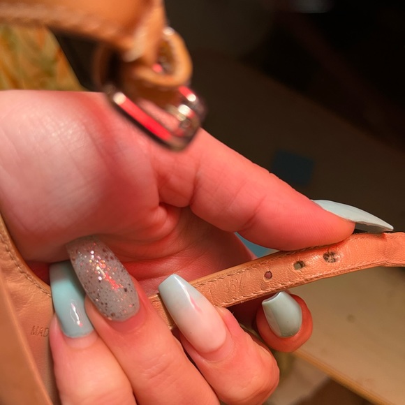 100% Authentic Prada Nude Patent Leather Thong Sandal Size 5 - Picture 7 of 11